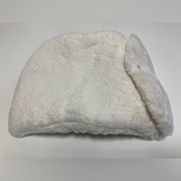 Tablet case (white soft fuzzy cover) NWT - Picture 5 of 6